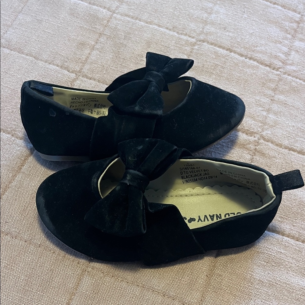 Old Navy velvet Maryjane with bow